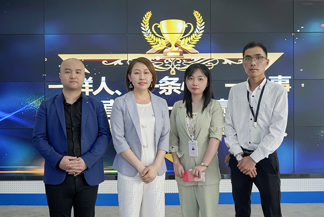 13 灿总+经理.jpg